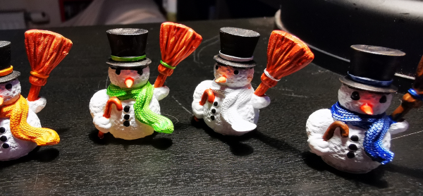 Kleiner handbemalter Schneemann